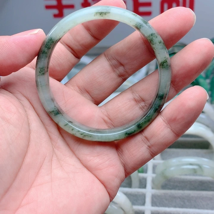 独山玉未镶嵌手镯
