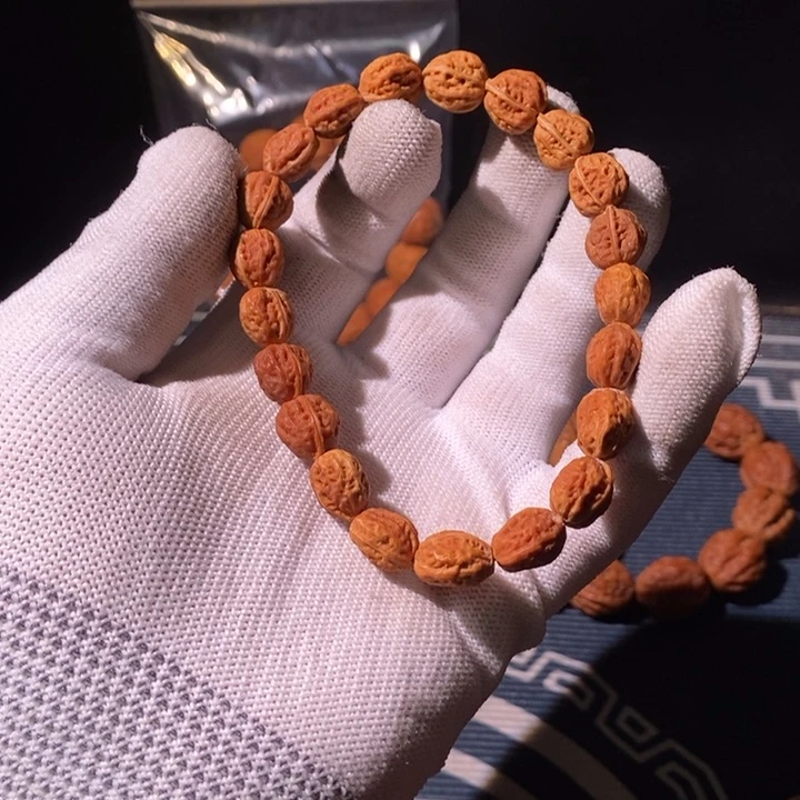 文玩核桃手串……33