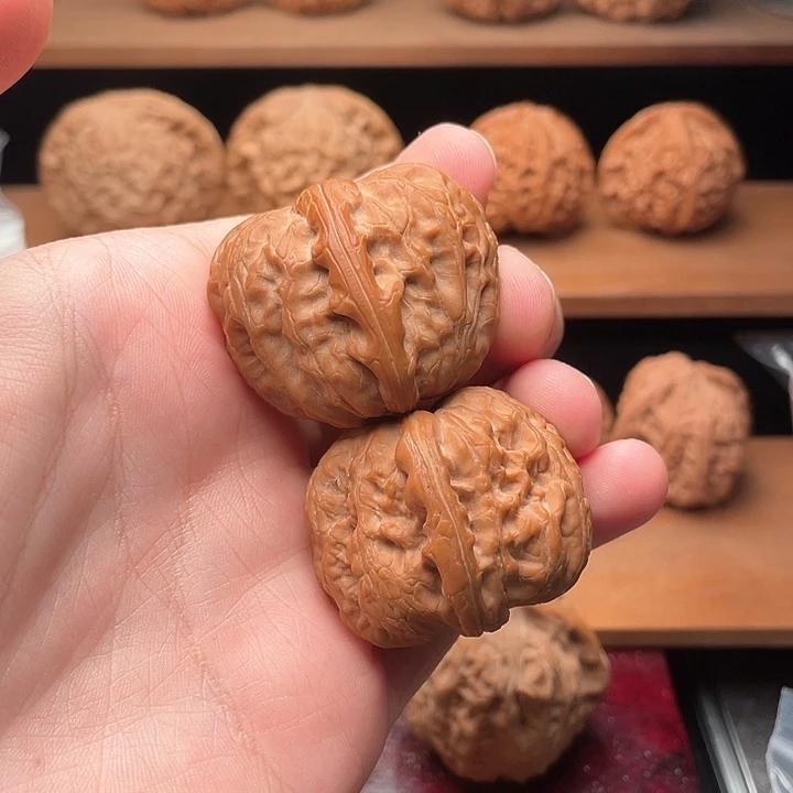 文玩核桃把件40毕业红皮山地平谷元宝