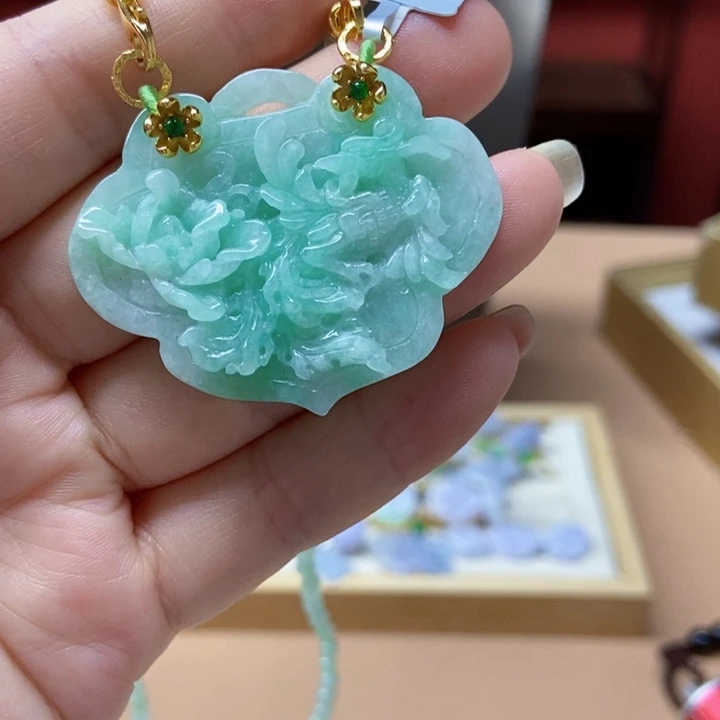 翡翠未镶嵌颈饰吊坠