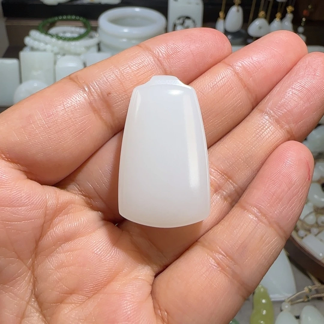 自***然和田玉未镶嵌颈饰