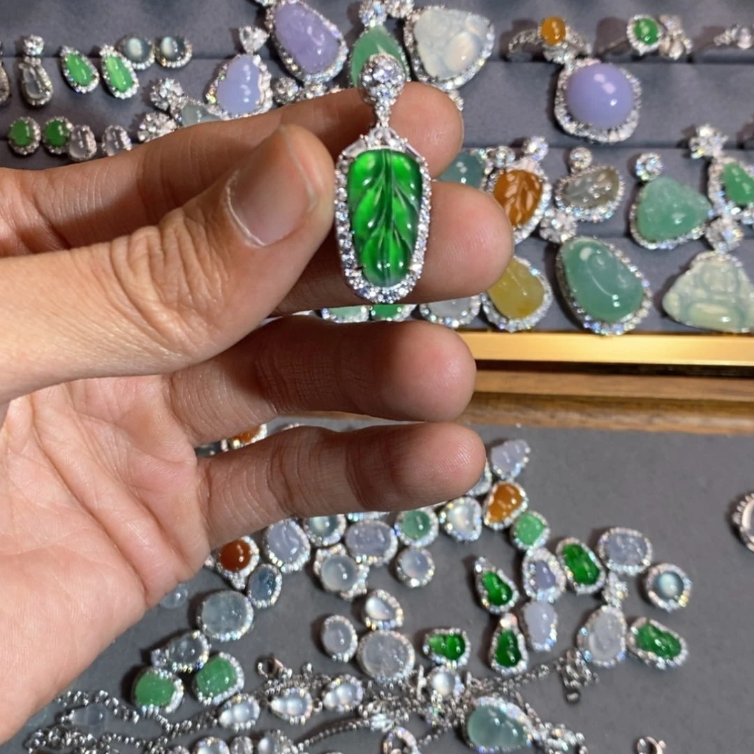 【闪购商品】翡翠颈饰未镶嵌劳****～翡翠