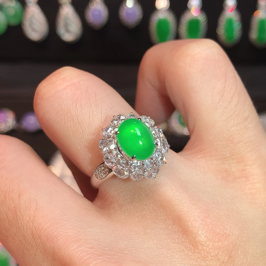 翡翠18K金镶嵌戒指龙石种黄阳绿蛋面戒指