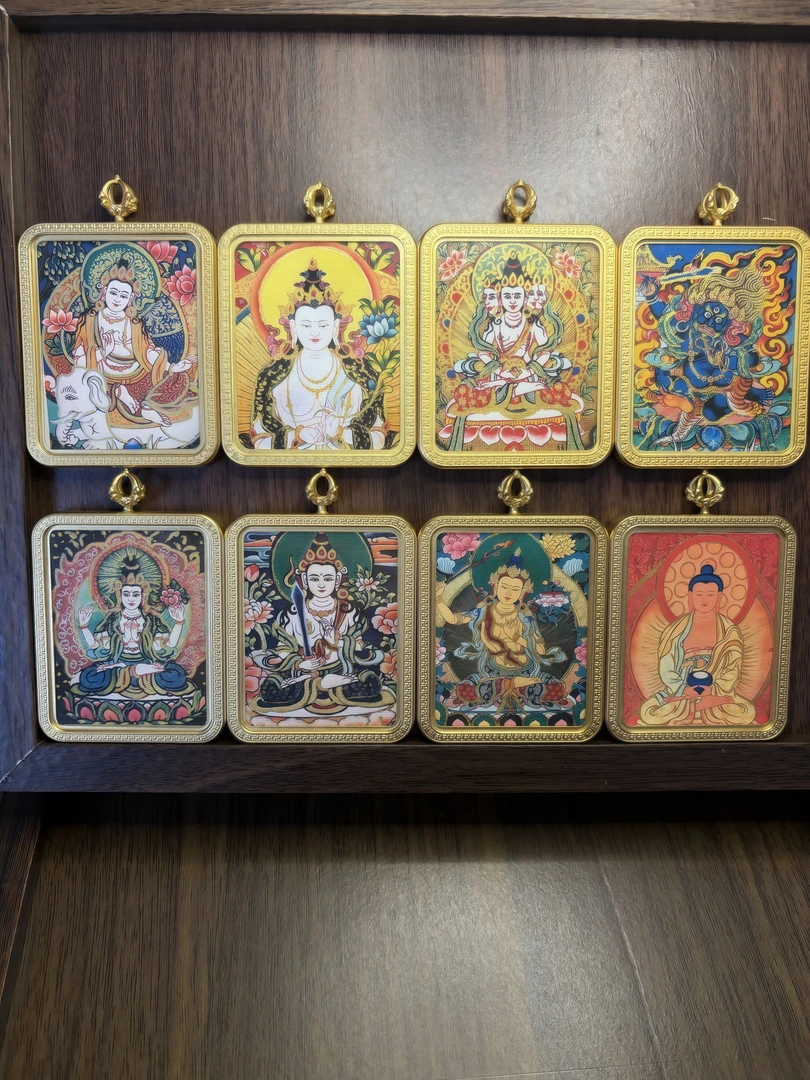 手绘描金八大守护唐卡4*5(cm)单面唐卡吊坠
