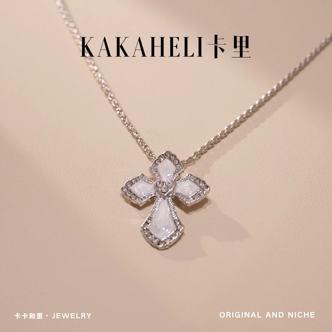 钛钢项链 四叶白鹿轻奢十字节项链 A1240