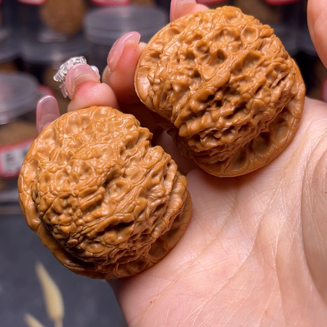 文玩核桃吊坠血麒麟45.8