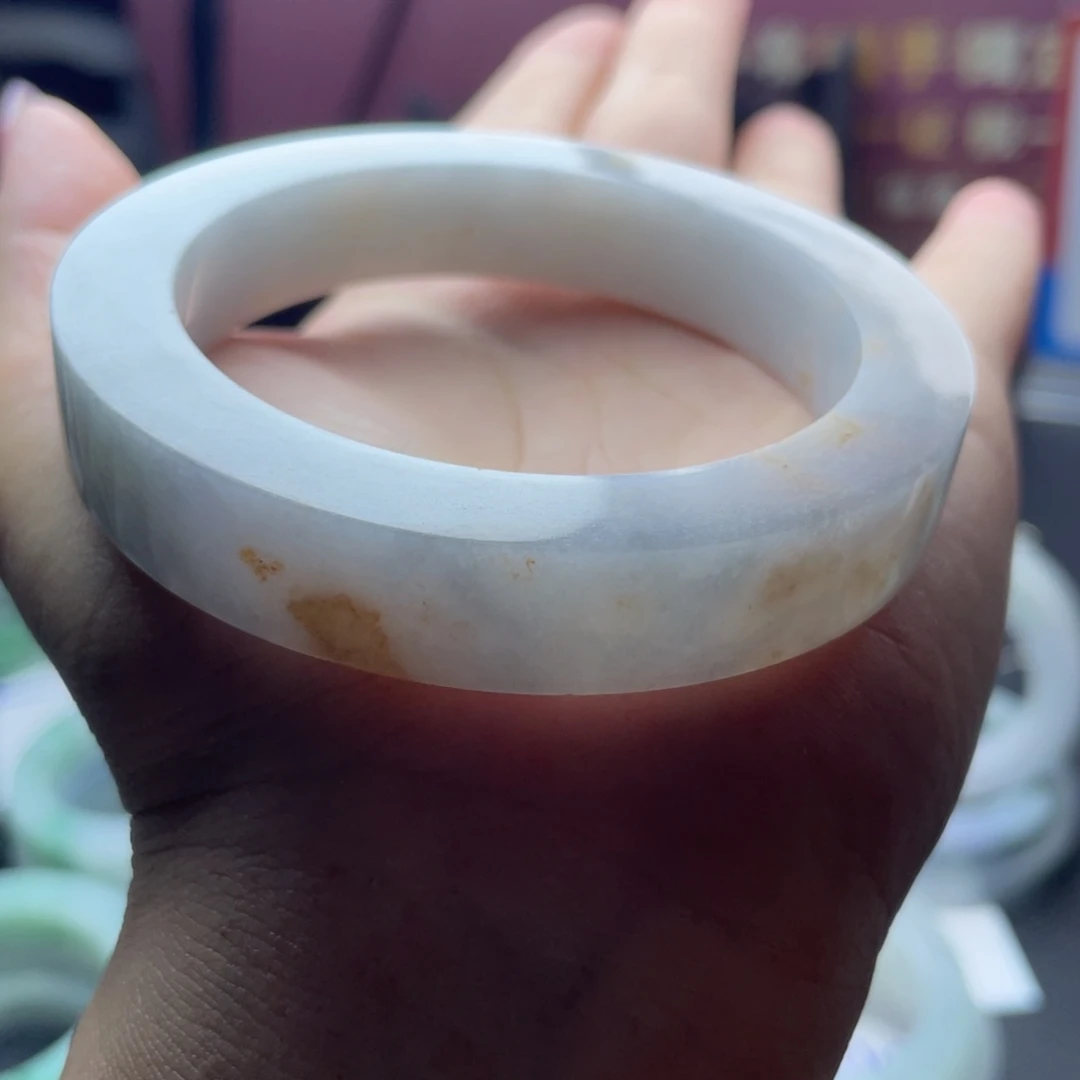 老***依定制翡翠未镶嵌缅A翡翠多样性发一