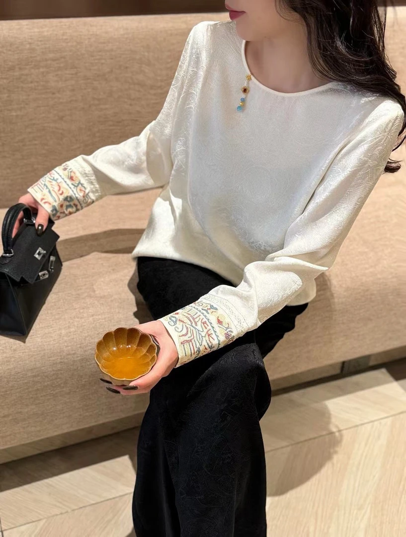 见山 | 爆款百搭花萝打底衫袖口打籽绣百搭又日常国风新中式上衣