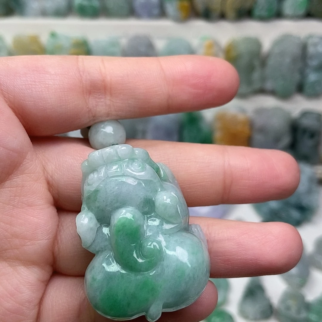 翡翠未镶嵌吊坠(赠链)