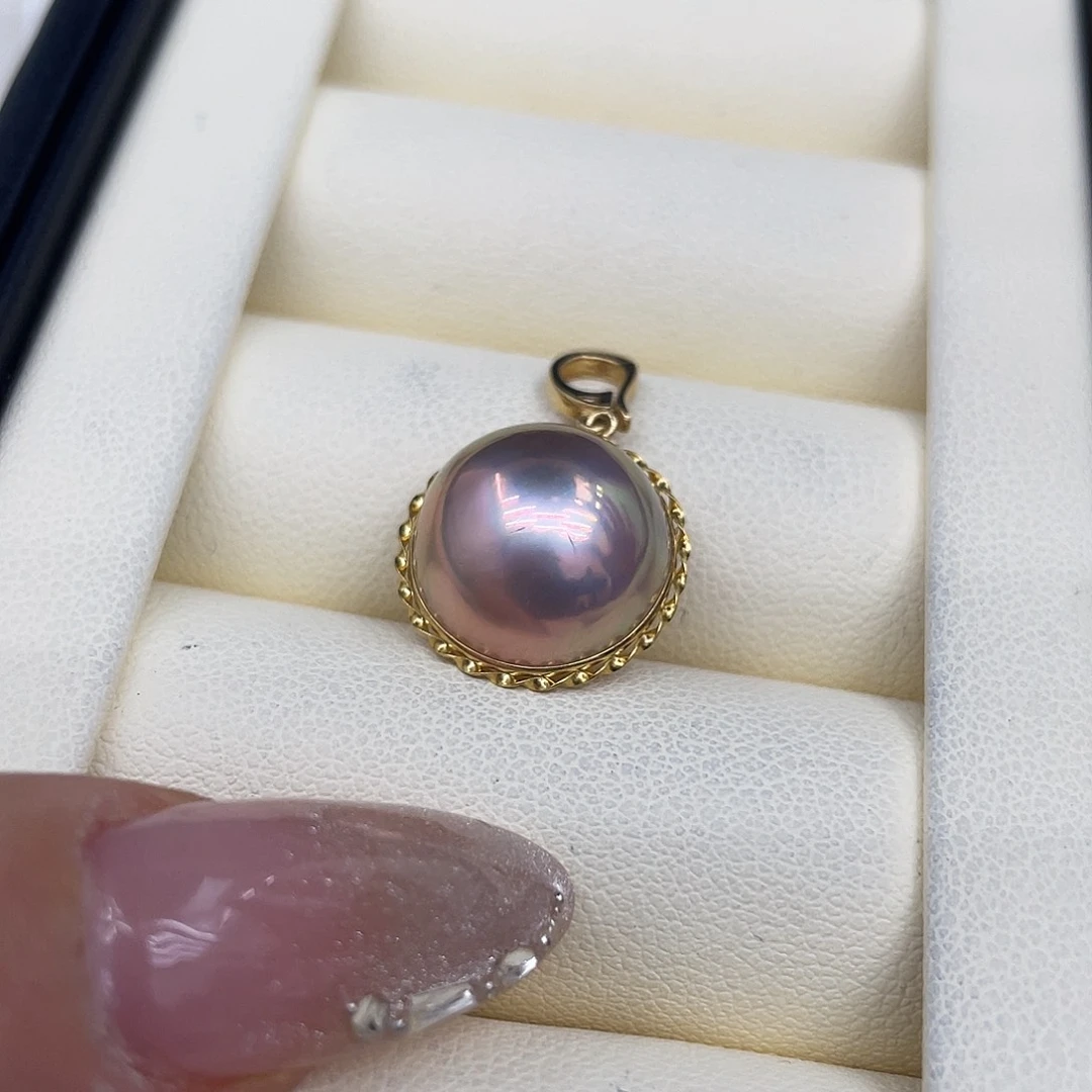 拼合珍珠（马贝珠）18K金镶嵌颈饰