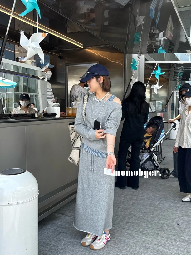 MUMUBYER •“谧雅露肩套装”小众复古甜辣露肩卫衣半身裙套装