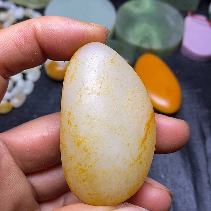 和田玉（糖玉）未镶嵌车挂