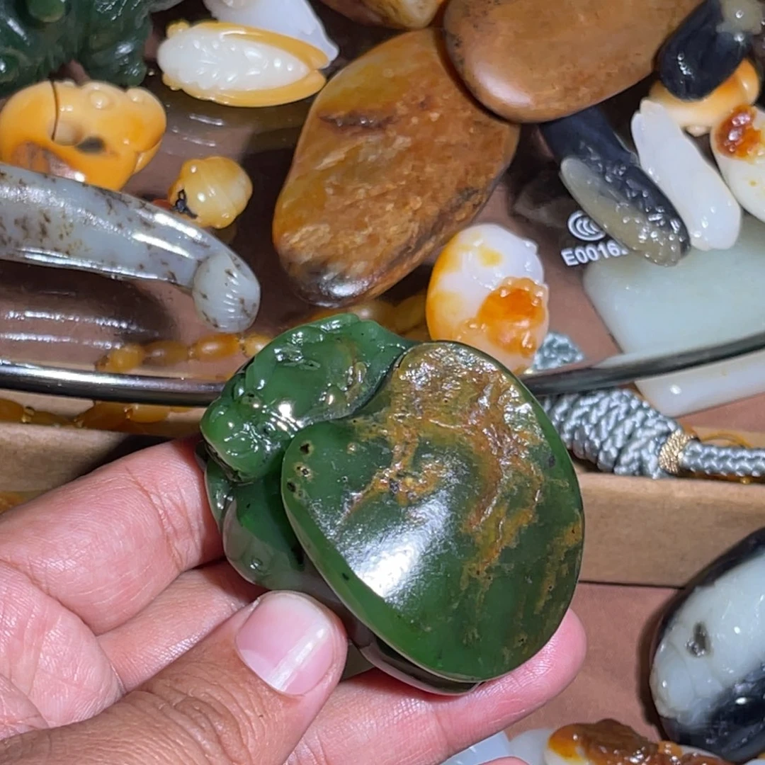 和田玉未镶嵌车挂