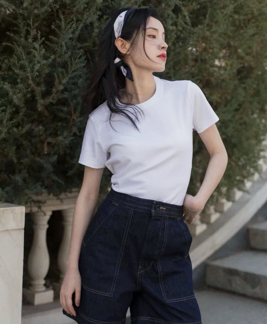 一年四季不能缺少的百搭单品姐妹们 单穿内搭都可的白色短袖T！！