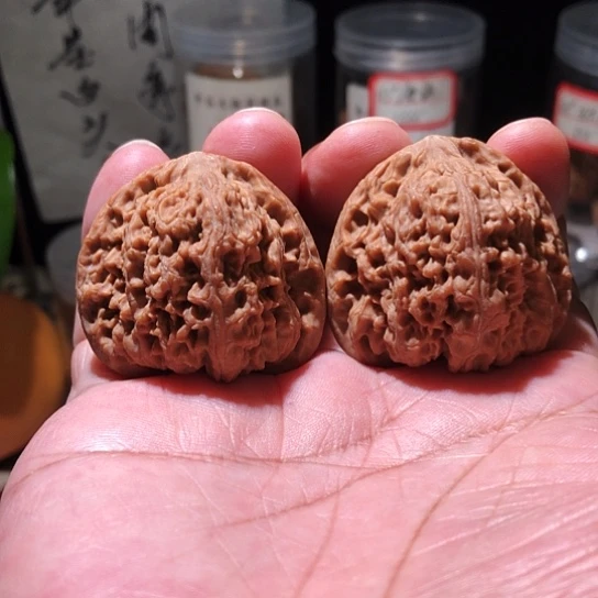 乌***嘿吊坠文玩核桃南疆石手把件