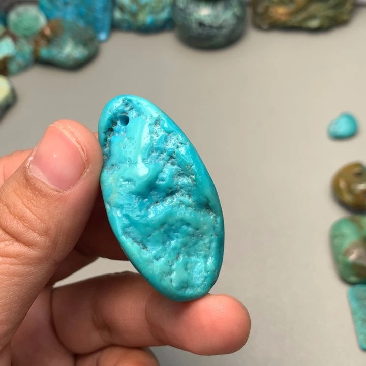 绿松石未镶嵌颈饰