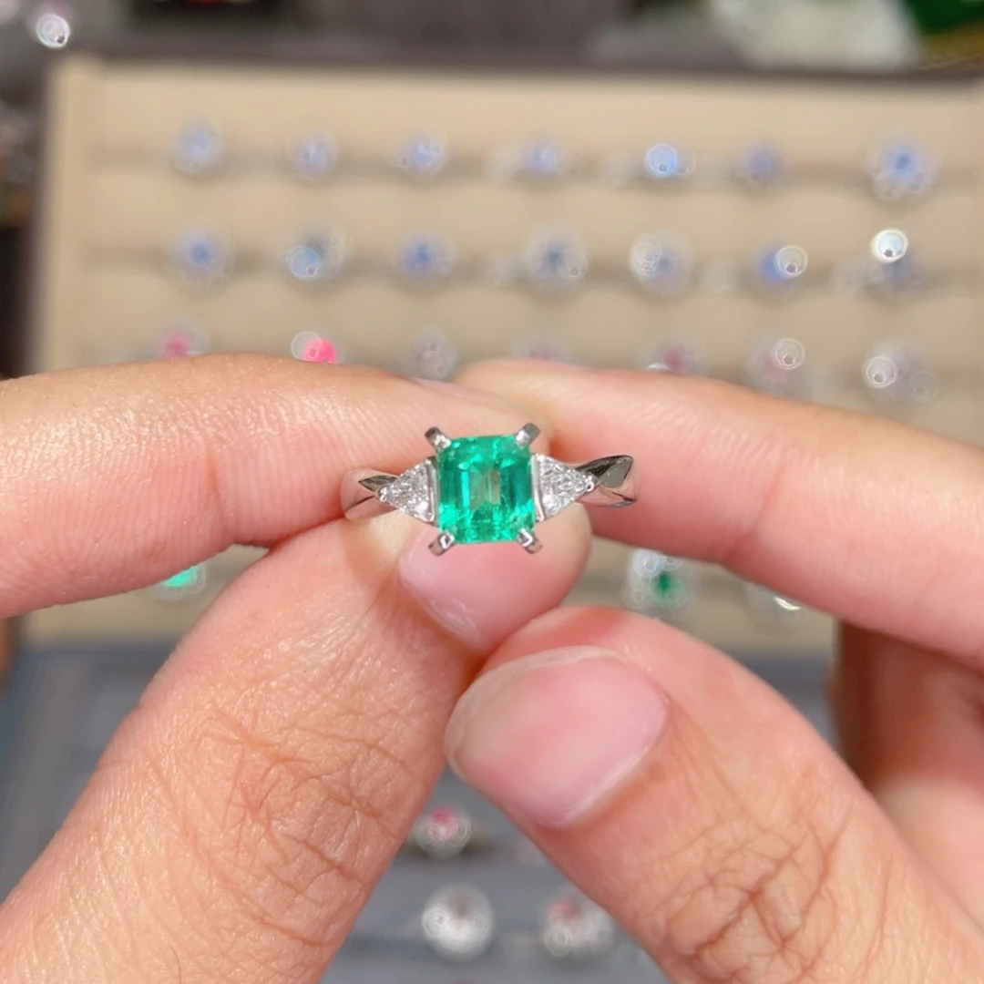 祖母绿戒指铂Pt900镶嵌0.96ct 哥伦比亚 vb