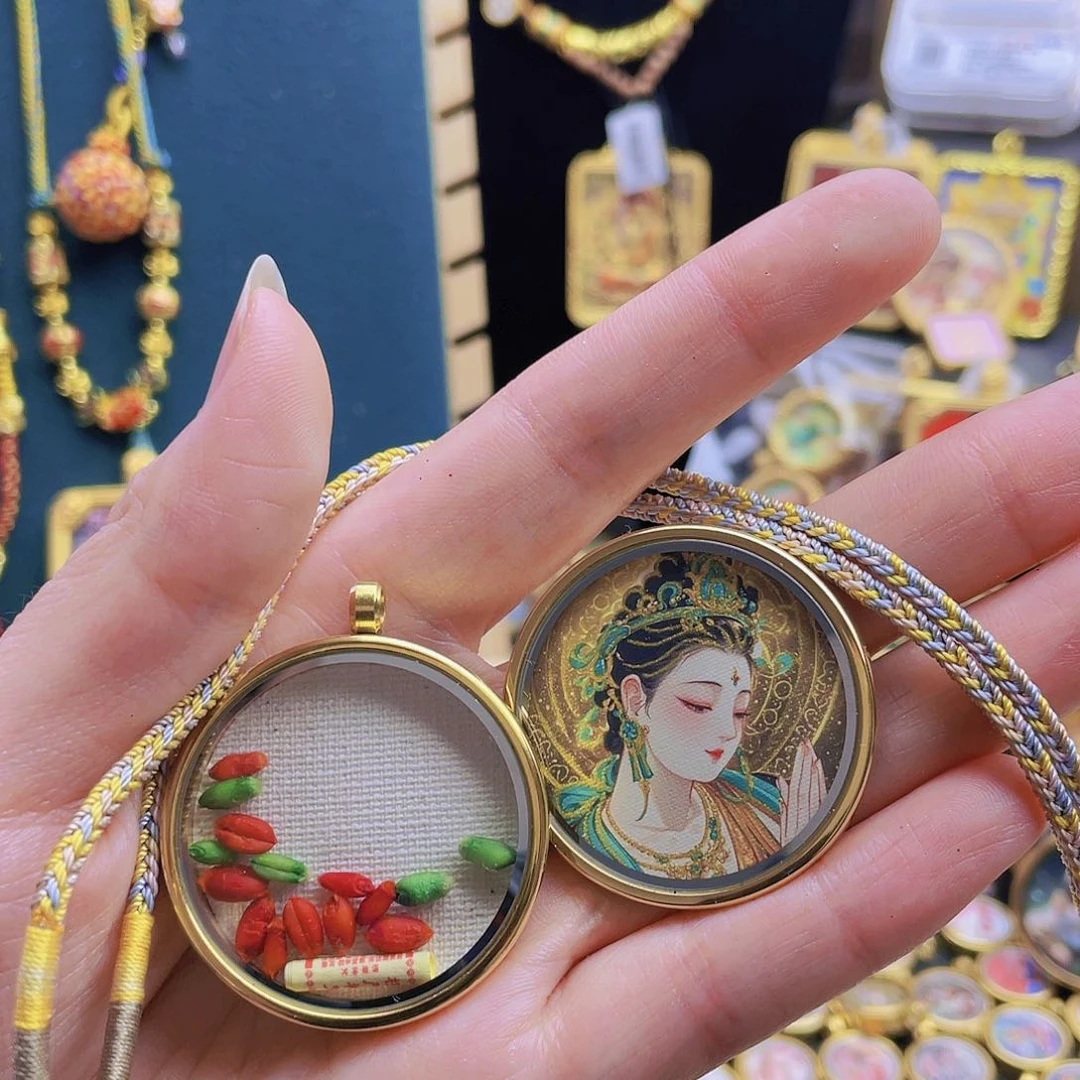 吊坠唐卡等多种形式的艺术形式