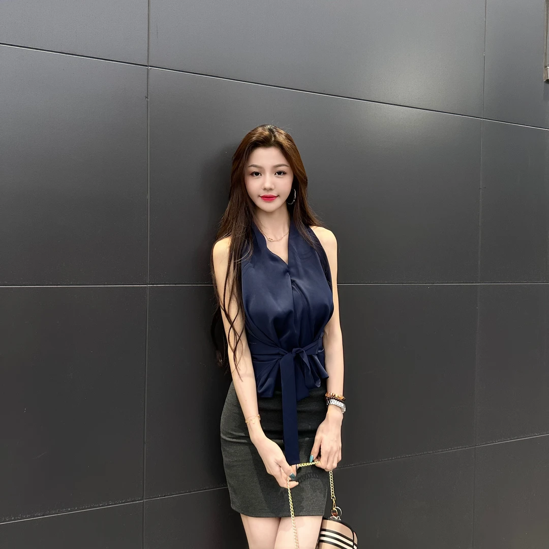 夏季气质V领绑带收腰无袖衬衫女2025新款高级感修身显瘦露肩上衣