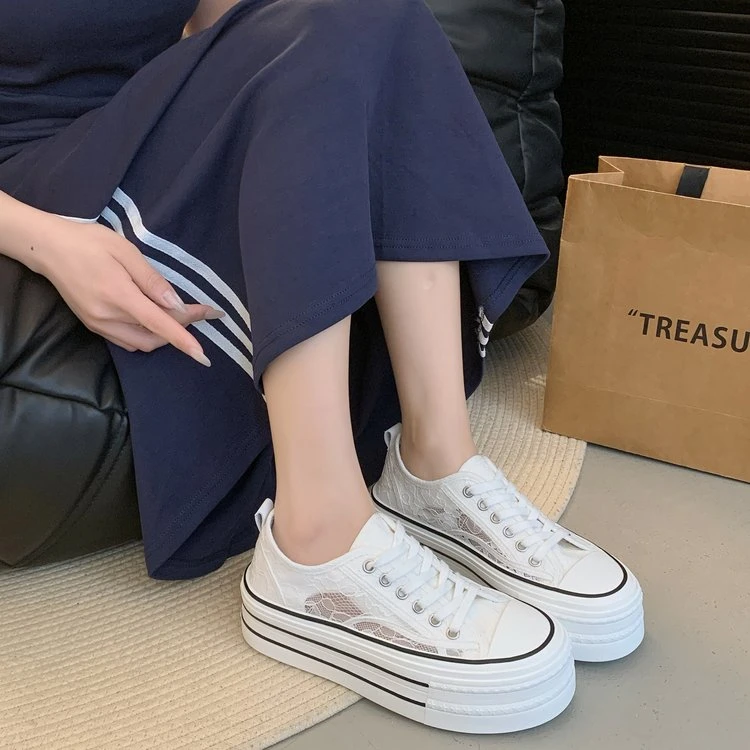 透网小白鞋板鞋蕾丝边