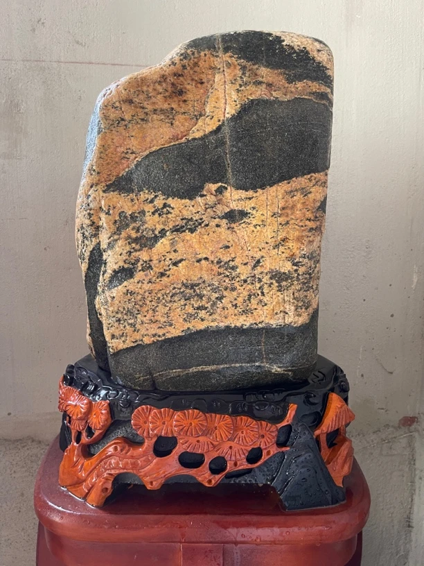 平安石黄金纹大元宝，石型方正寓意四平八稳