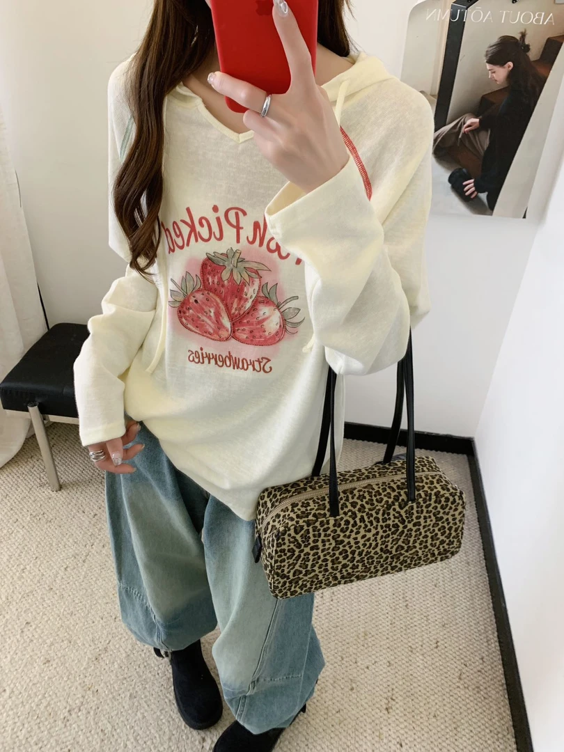 猫鼠熊精选三颗草莓印花V领长袖T恤连帽衫可爱春秋百搭