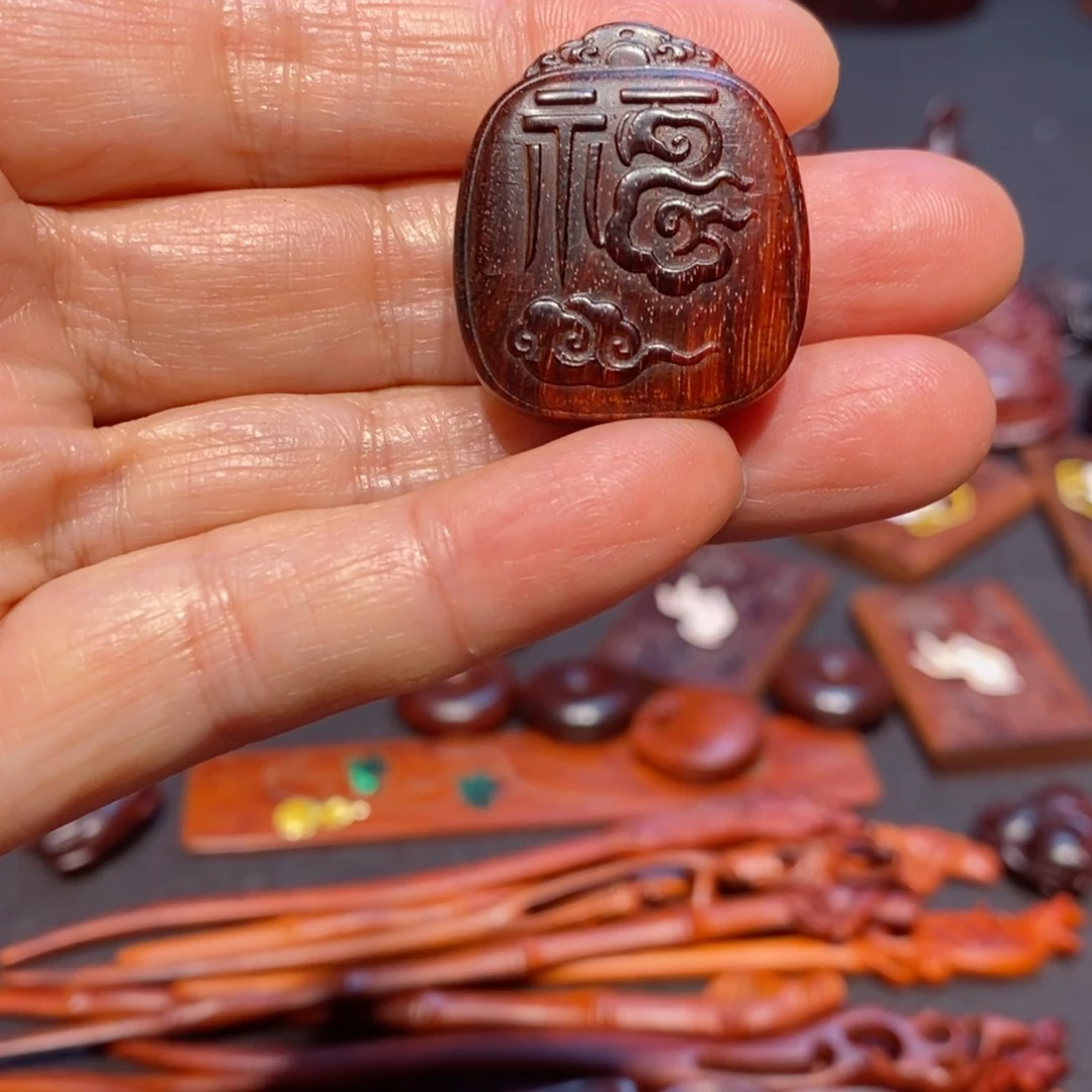 小叶紫檀把件j****9印度小叶紫檀手把件