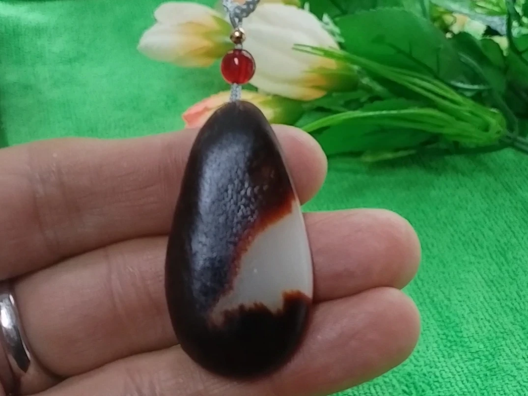 老红沁水滴形独籽原石