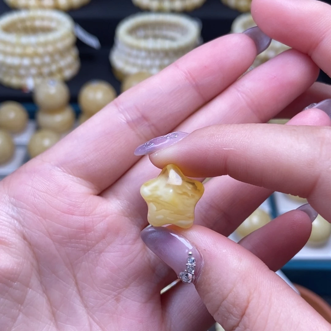 蜜蜡未镶嵌珠宝奇石