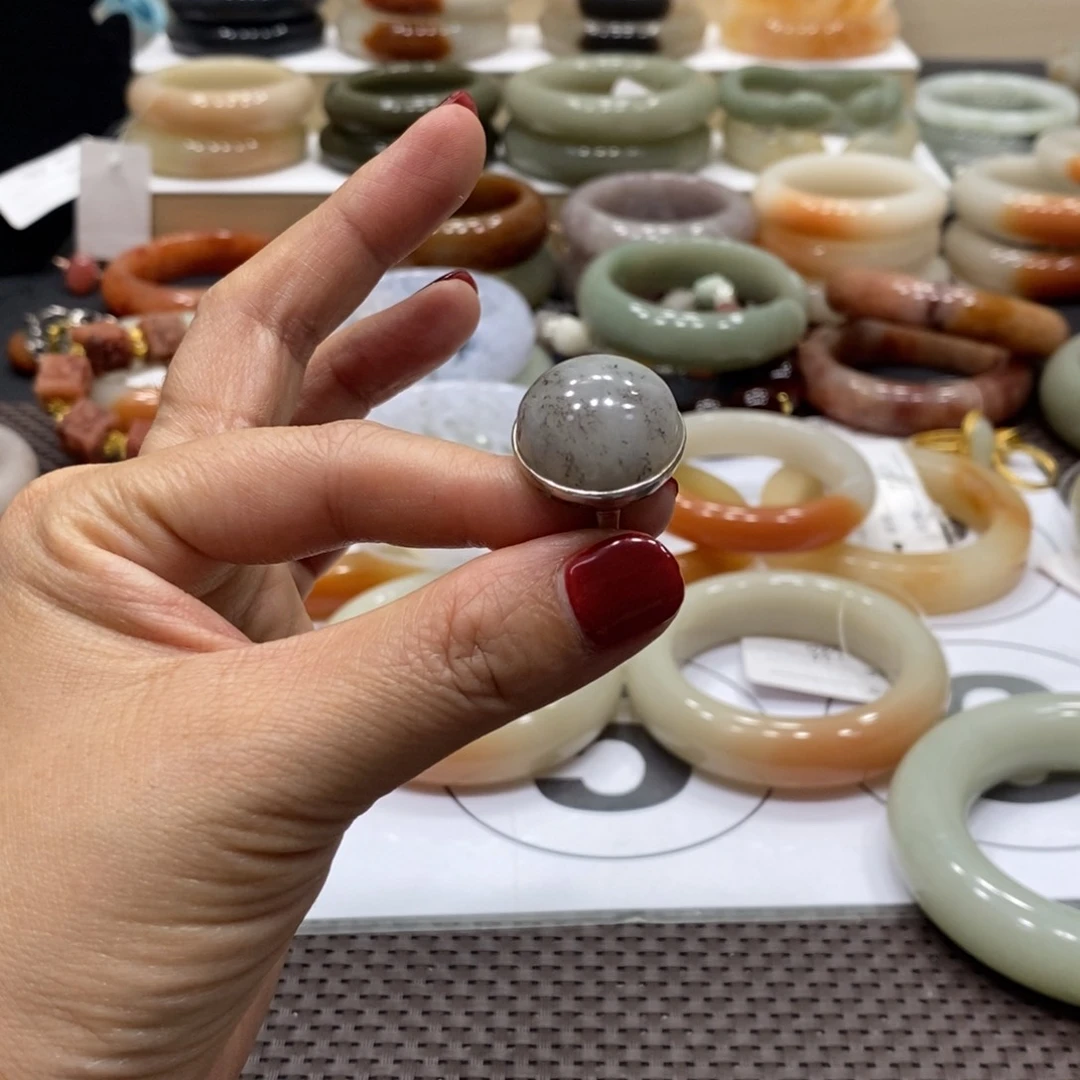 石英质玉手镯未镶嵌策**风