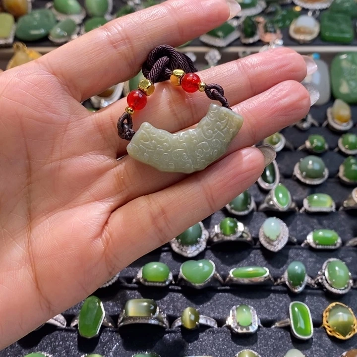 和田玉未镶嵌挂件