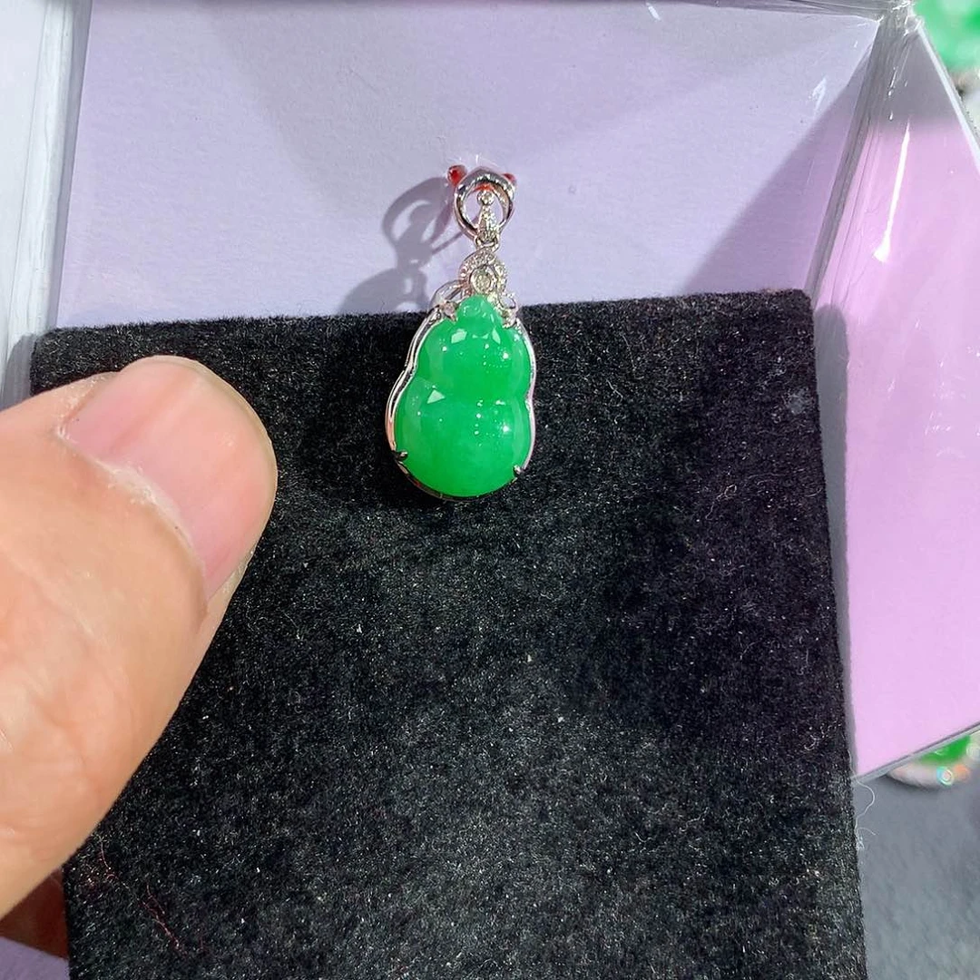 翡翠吊坠(赠链)18K金镶嵌