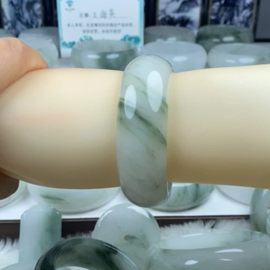 石英质玉(金丝玉)未镶嵌手镯