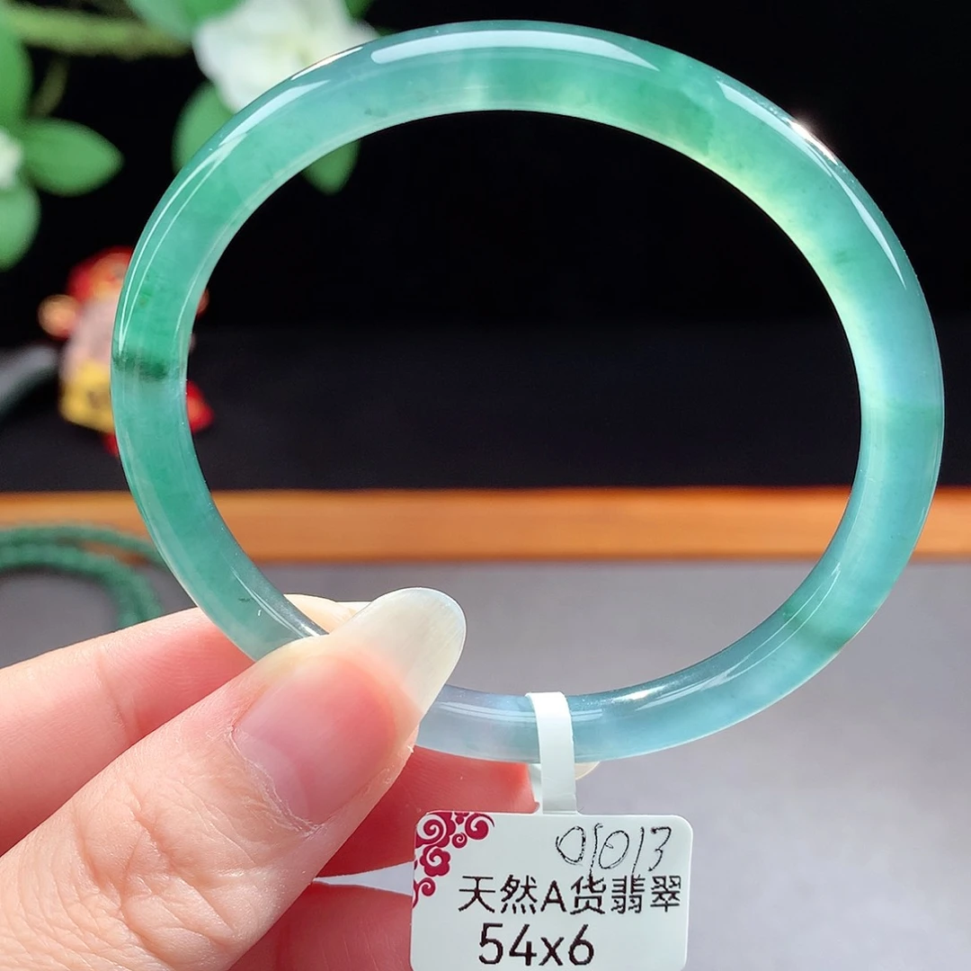 未镶嵌手镯（圆镯）翡翠