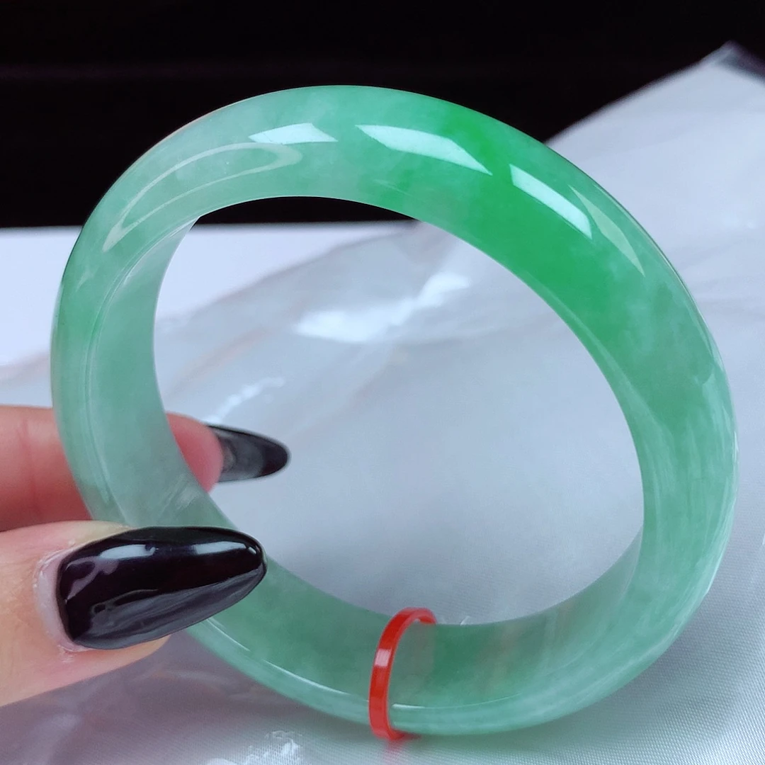 翡翠手镯未镶嵌57圈