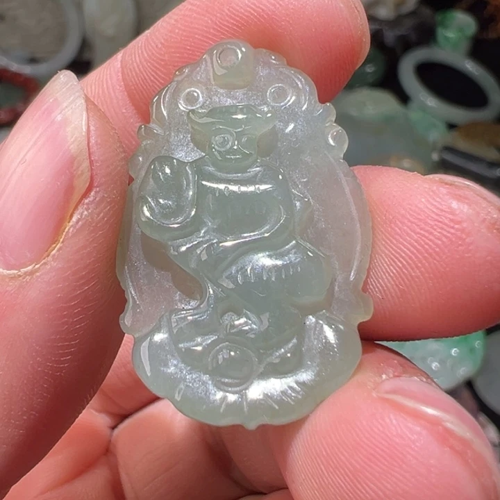 翡翠颈饰未镶嵌吊坠