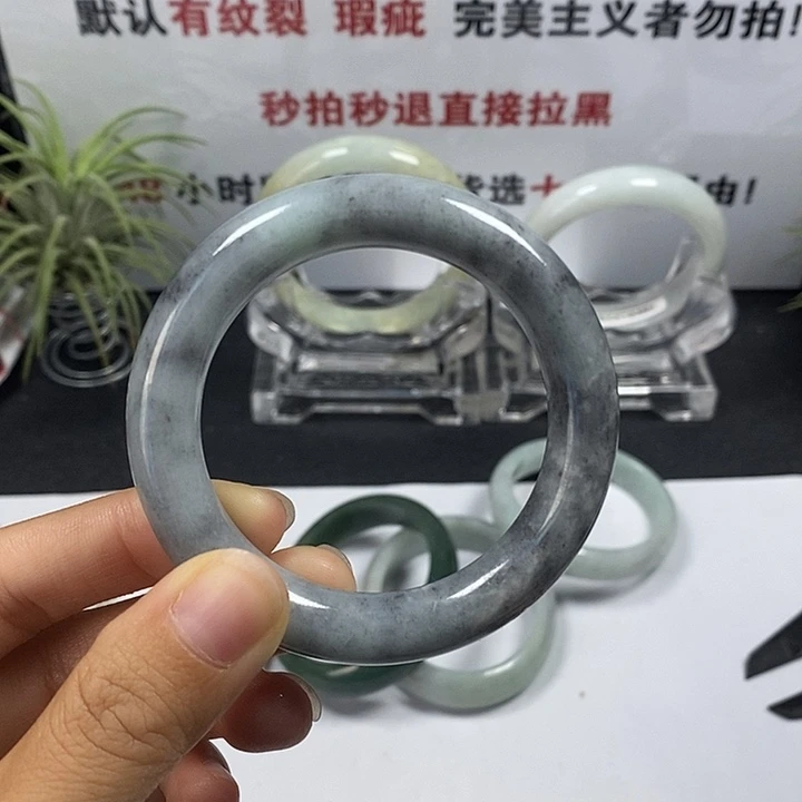 未镶嵌手镯翡翠29号。 47.9圈
