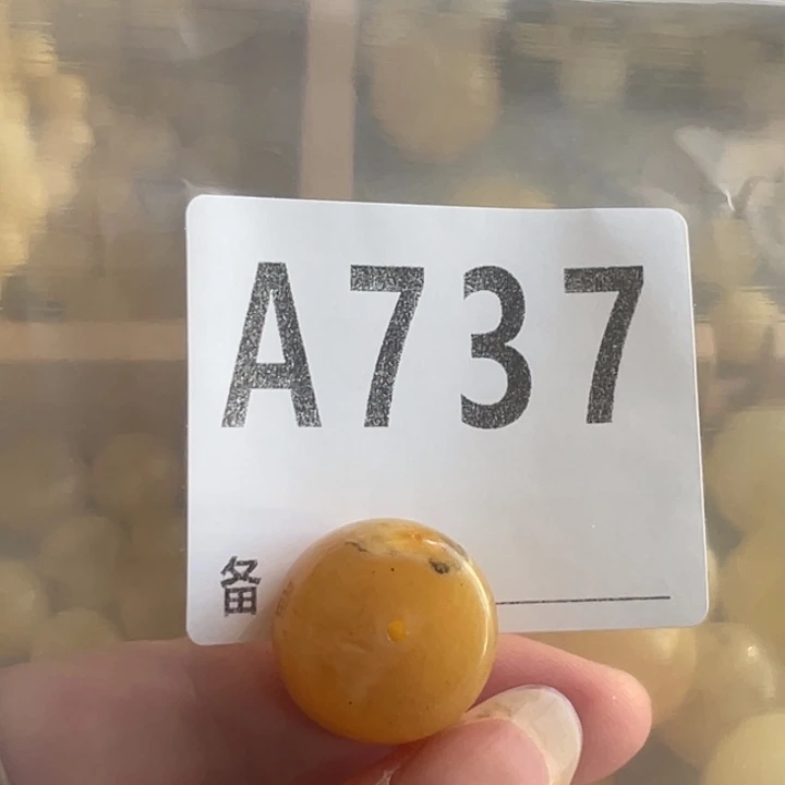 琥珀未镶嵌裸石微瑕小坑19.9