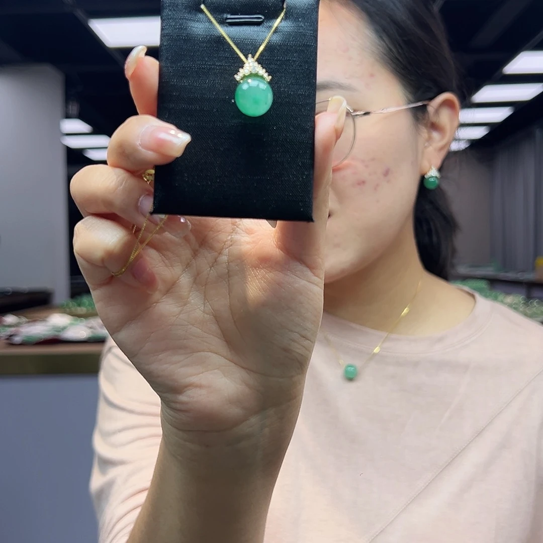 石英质玉合金颈饰