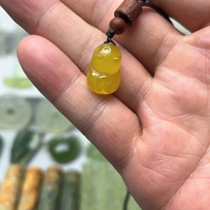 蛇纹石玉颈饰未镶嵌雨