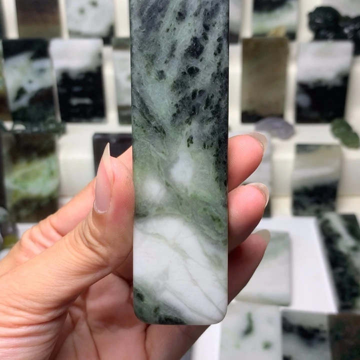 未镶嵌独山玉颈饰