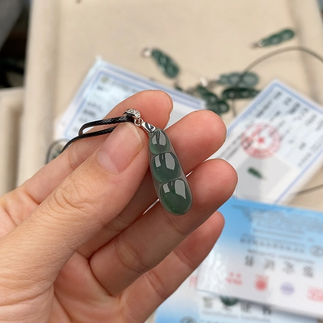 翡翠颈饰未镶嵌一