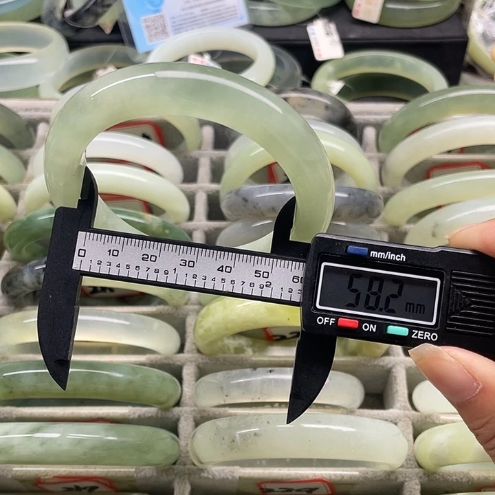 蛇纹石玉未镶嵌手镯210