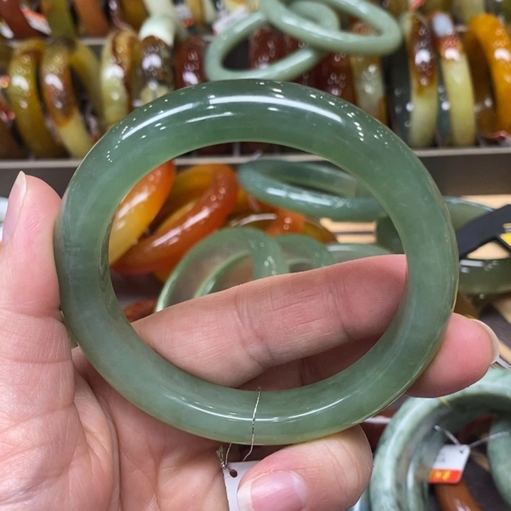 三***语透闪石-蛇纹石玉未镶嵌手镯