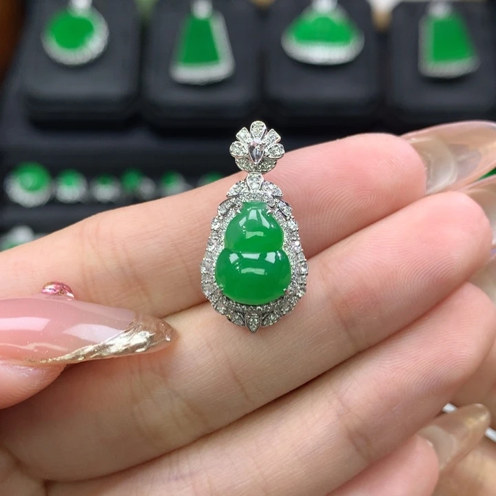 翡翠吊坠(不含链)18K金镶嵌