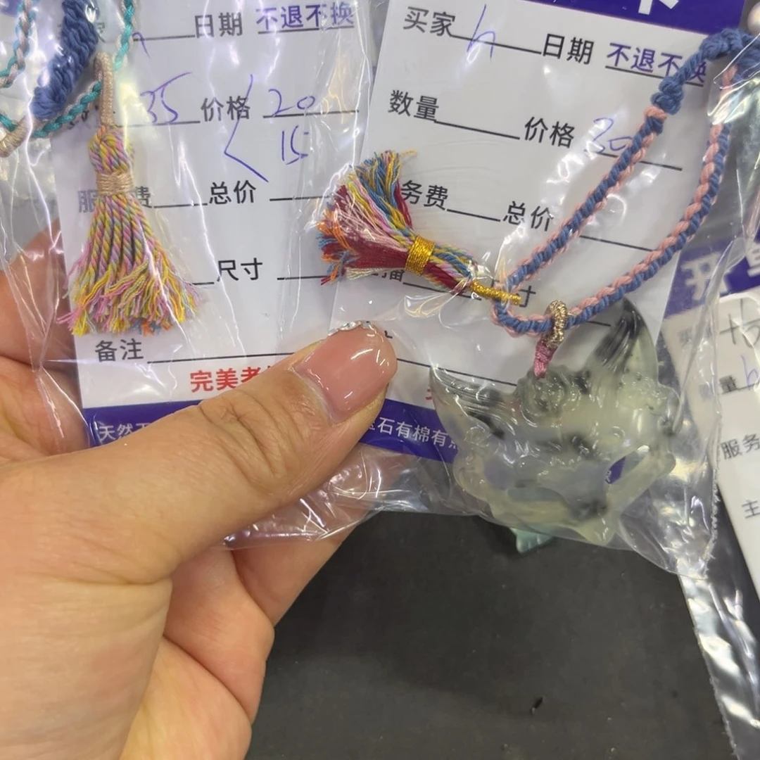 蛇纹石玉颈饰合金呵*