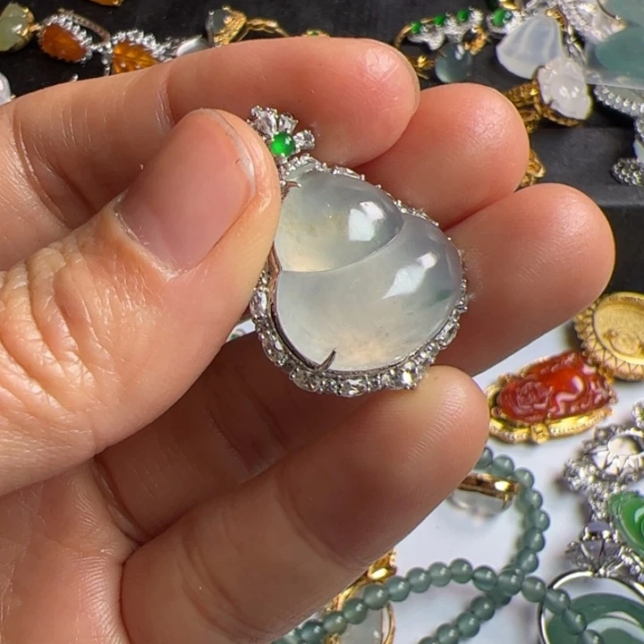 翡翠吊坠(不含链)18K金镶嵌翡翠吊坠项链