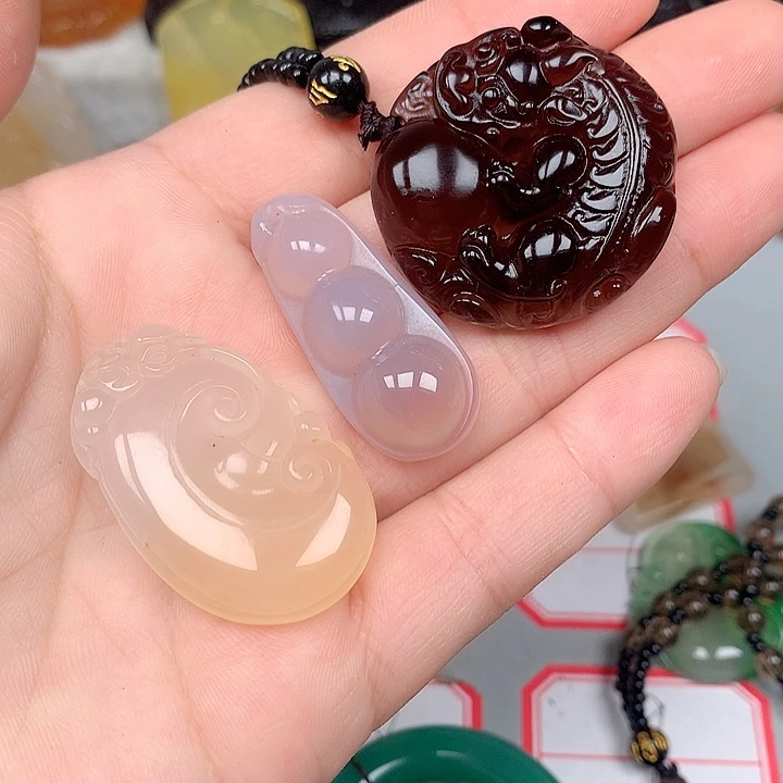 往***彩玛瑙/玉髓颈饰未镶嵌