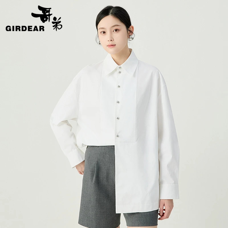 GIRDEAR/哥弟简约百搭绒感翻领分割设计双口袋宽松长袖衬衫130043