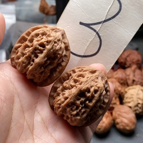 桃核吊坠35磐石核桃